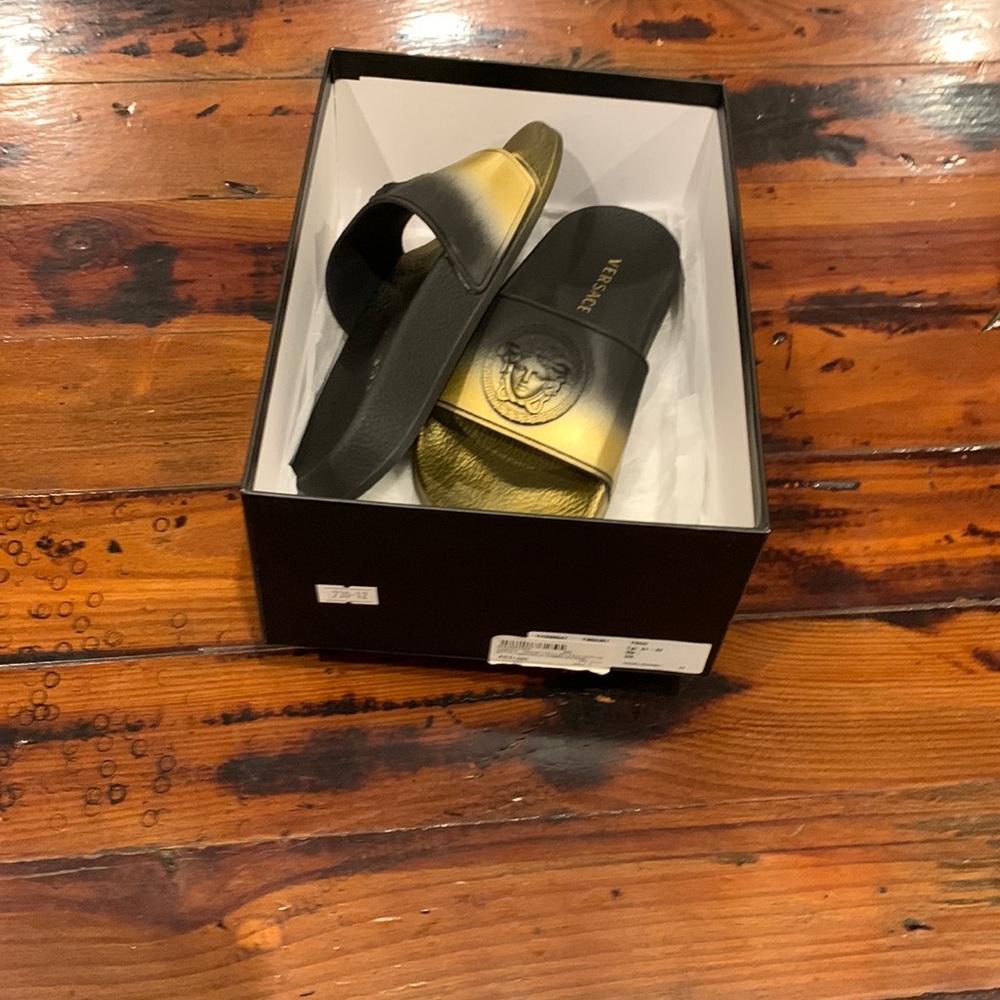 Versace slipper,great condition authentic unisex size 31-32